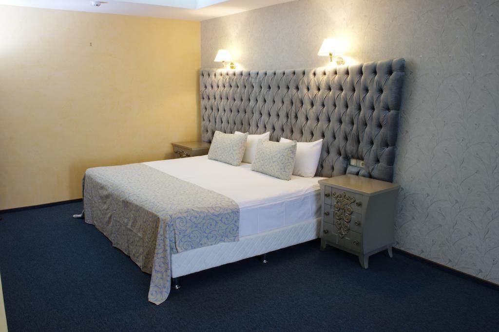 Premier Hotel Shafran Sumy Exterior photo